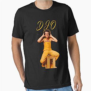 Jockey Club of Ole - Joe Keery as Steve Harrington Lovely guy with glorious hair Essential T-Shirt