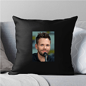 TV’s Smartass King Joel Mchale Pillows Cover