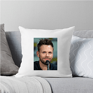 TV’s Smartass King Joel Mchale Pillows Cover