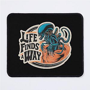 Vintage Alien Xenomorph With Jurassic Park Saying Funny Movie Lover T-Shirt Mouse Pad