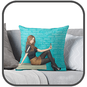 Karen Gillan Pillows Cover