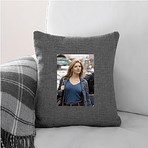 Winnick With The Win Katheryn Winnick Pillows Cover