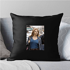 Winnick With The Win Katheryn Winnick Pillows Cover