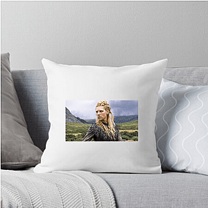 Beauty + Battle – Winnick Style Katheryn Winnick Pillows Cover