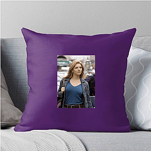 Winnick With The Win Katheryn Winnick Pillows Cover