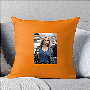 Winnick With The Win Katheryn Winnick Pillows Cover
