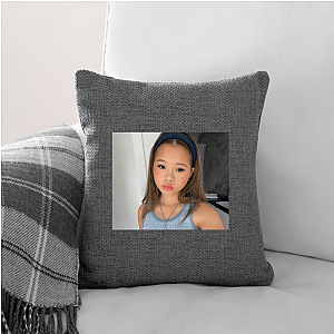 Level-Headed Queen – Katie Fang Katie Fang Pillows Cover