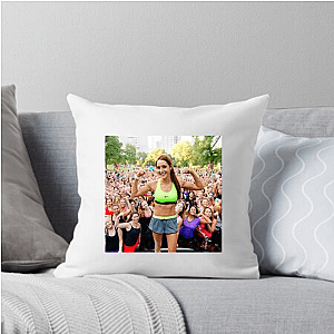 Everyday Strength Advocate Kayla Itsines Pillows Cover