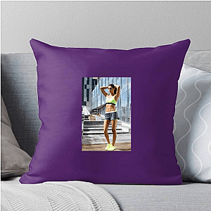 Health And Wellness Leader Kayla Itsines Pillows Cover