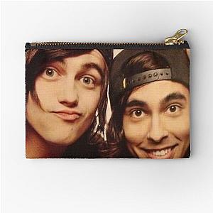 Kellin Quinn and Vic Fuentes Zipper Pouch 

Final clean title: 
Kellin Quinn Vic Fuentes Zipper Pouch