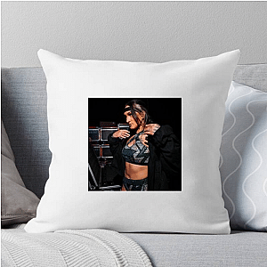 Dynamic Performer Kris Statlander Pillows Cover