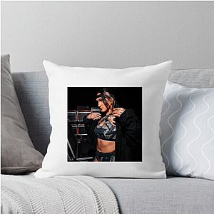 Dynamic Performer Kris Statlander Pillows Cover