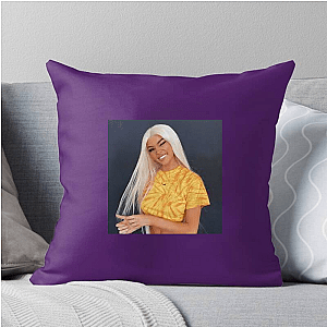 Beauty Trendsetter Kristen Hancher Pillows Cover