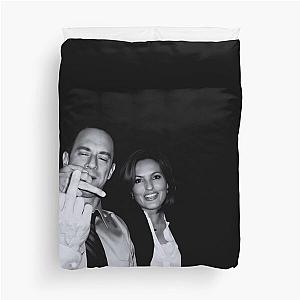 Elliot Stabler And Olivia Benson Actors and musicians giving the middle finger meme Duvet Cover