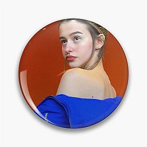 Lea blue Pin