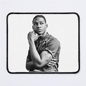 kasep-leon bridges    Mouse Pad