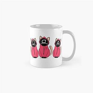 Cat guards Classic Mug