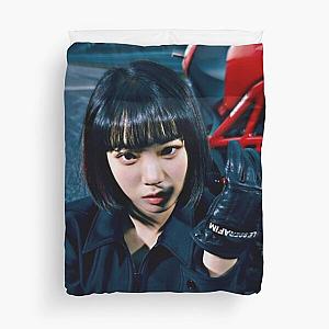 Le sserafim - Kim chaewon Duvet Cover