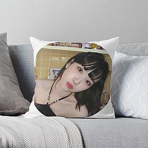 Le Sserafim Chaewon Throw Pillow