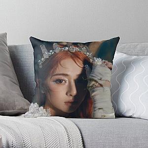 LE SSERAFIM YUNJIN - EASY  Throw Pillow