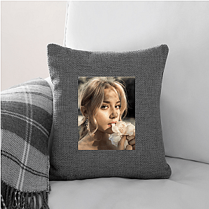 Lili Reinhart Mental Health Advocate Lili Reinhart Pillows Cover