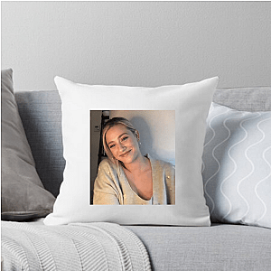 Lili Reinhart Unforgettable Performances Lili Reinhart Pillows Cover