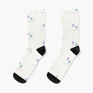 Lizzy McAlpine - Staying Sends Me A Sock
