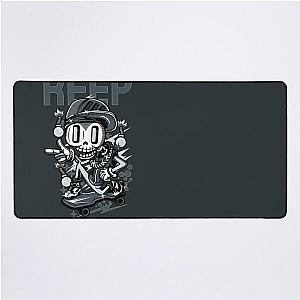 Loren gray 2020 t-shirt Desk Mat