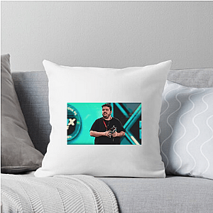 Powered by Luqueta Luqueta Pillows Cover