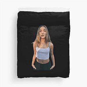 Body Maddie Ziegler Duvet Cover