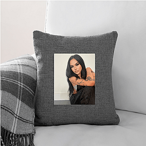 Maggie Lindemann Beyond The Pop Chart Maggie Lindemann Pillows Cover