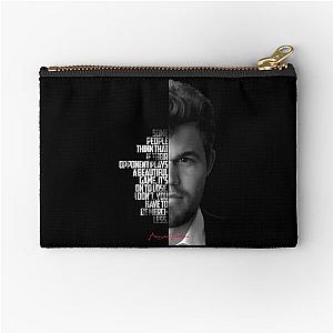 Black and white quote Magnus Carlsen Zipper Pouch