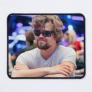 Magnus Carlsen chess player at poker table mouse