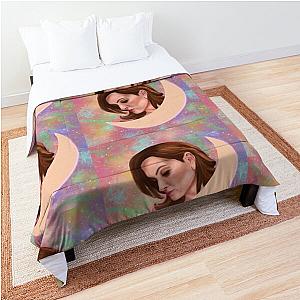 Mariska hargitay  Comforter