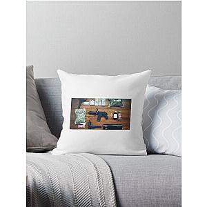 maxo kream persona Throw Pillow