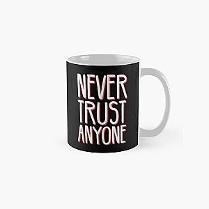 Never Trust Anyone - Betrayal - A Beautful Distressed Typography Design Classic Mug RB0811