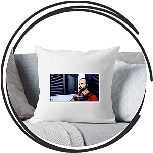 Menos Trece Pillows Cover