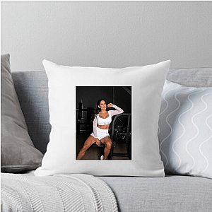 Global Workout Role Model Michelle Lewin Pillows Cover