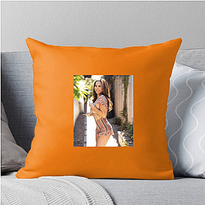 Body Transformation Coach Natalie Jill Pillows Cover