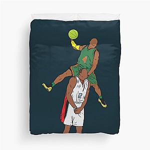 Nate Robinson Dunks Over Dwight Howard Duvet Cover
