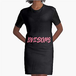 LoveBomb - Nessa Barrett                  Graphic T-Shirt Dress