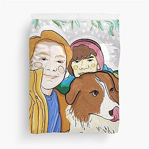 Heartstopper: Nick and Charlie in the snow (bright colors and dots) Duvet Cover