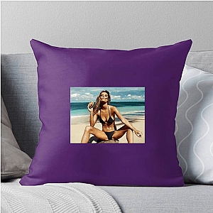 Soft Serve, Strong Game Nina Agdal Pillows Cover