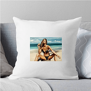 Soft Serve, Strong Game Nina Agdal Pillows Cover