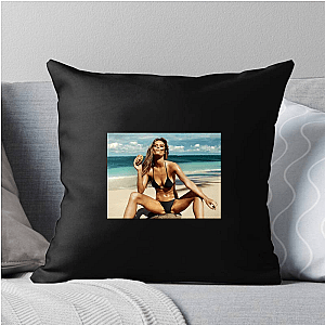 Soft Serve, Strong Game Nina Agdal Pillows Cover