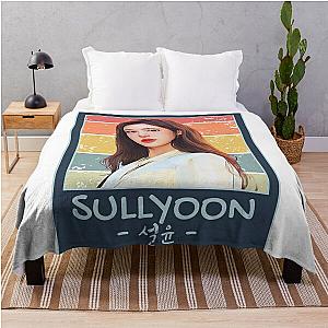 NMIXX Sullyoon Retro Animated Throw Blanket