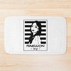 NMIXX Haewon Silhouette Black and White Bath Mat