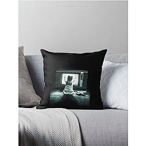 Der Poltergeist  	 Throw Pillow