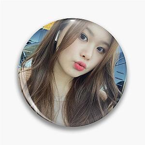 Purple Kiss Cute Selfie Swan Kpop Pin