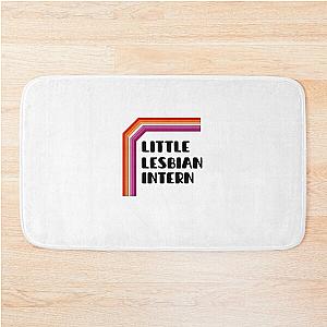 Little Lesbian Intern - Reneé Rapp SNL (Lesbian Border) Bath Mat